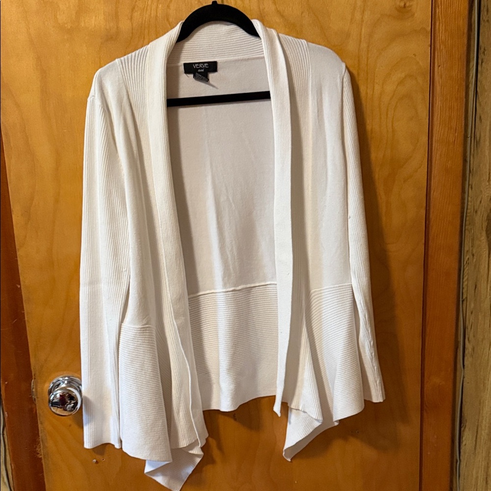 Verse Women's Elegant Cream Cardigan